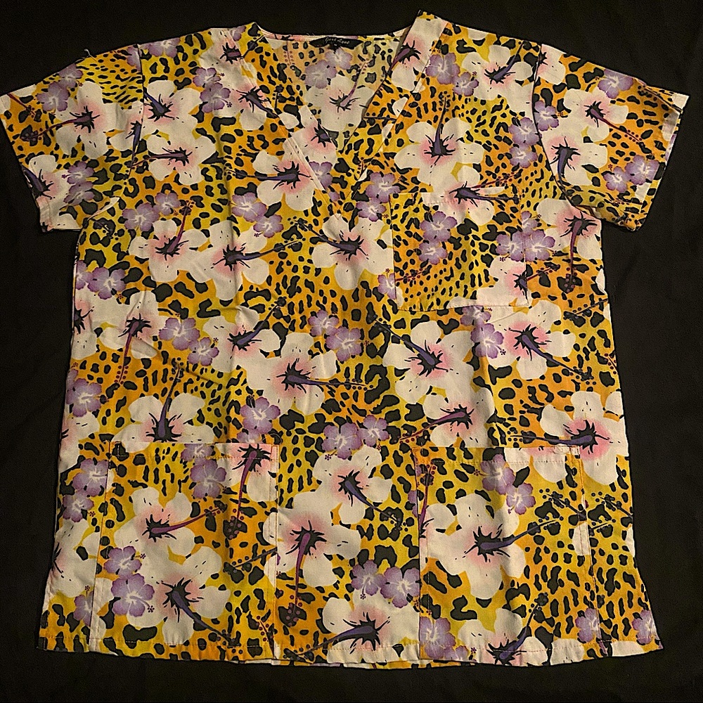 SCRUB TOPS